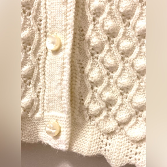 Gorgeous vintage cream cardigan. - Picture 3 of 7